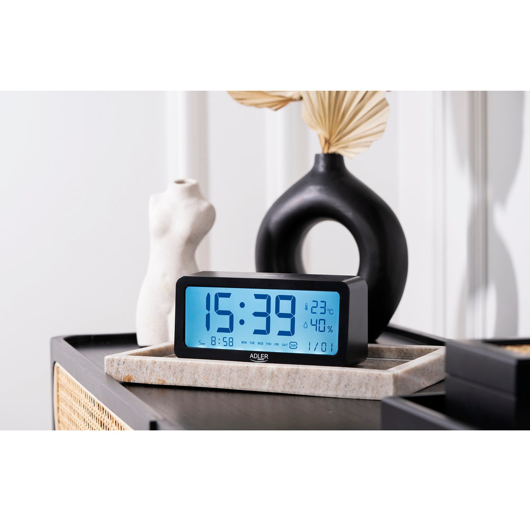 Despertador Adler a pilhas, preto, visor iluminado AD1195b