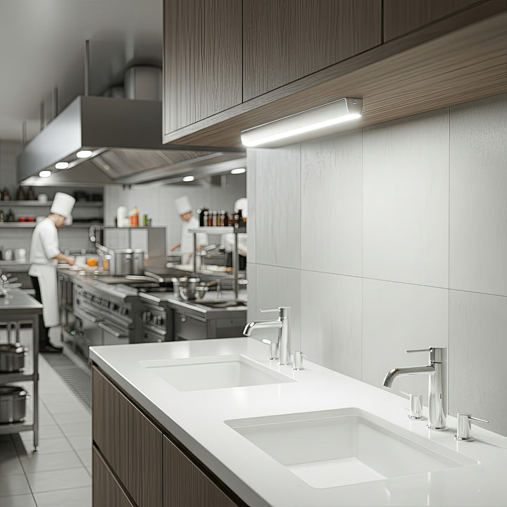 Lámpara fluorescente para cocina para el armario de cocina 9 LED SWD con 120 grados PIR Detector de movimiento 360 ° de rotación Maclean MCE166