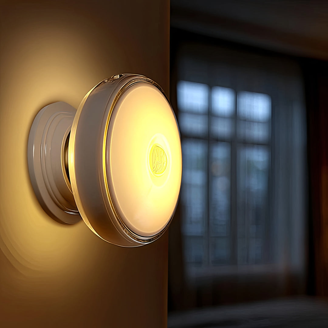 LAMPARA LUZ LED CON SENSOR DE MOVIMIENTO Y SENSOR CREPUSCULAR EN LA BATERIA MAGNES