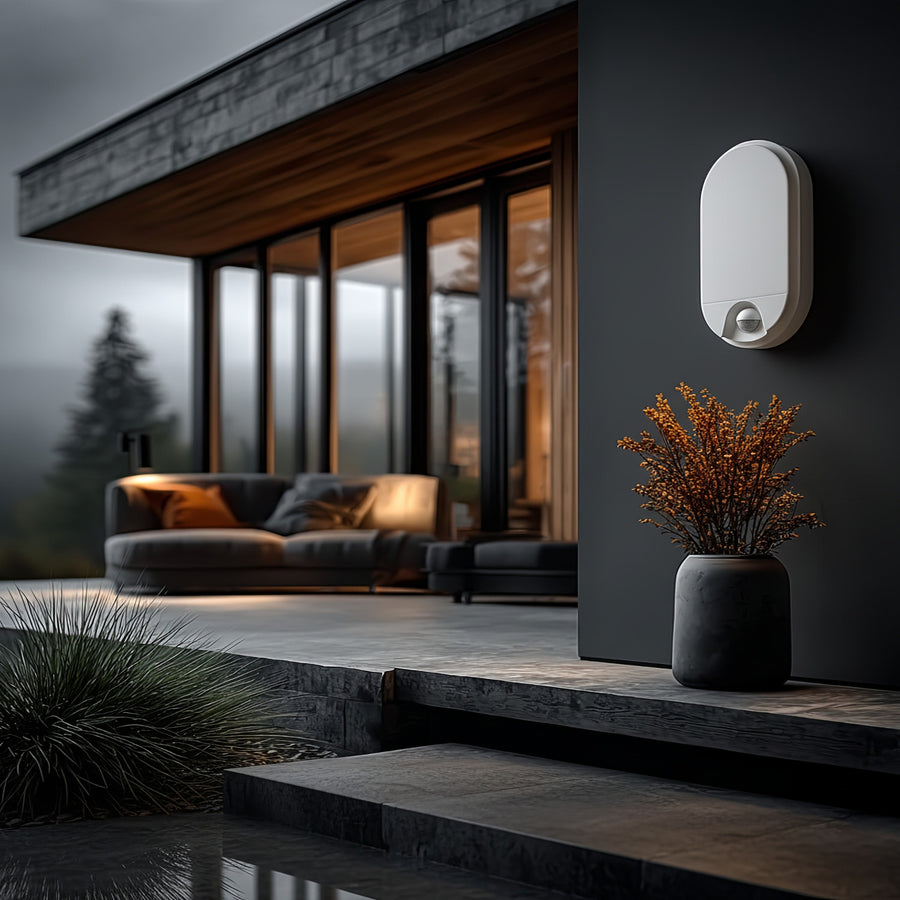 Lámpara LED con sensor de movimiento por infrarrojos 1100lm 15W IP54 blanco, blanco natural (4000K) MCE340 W Maclean Energy