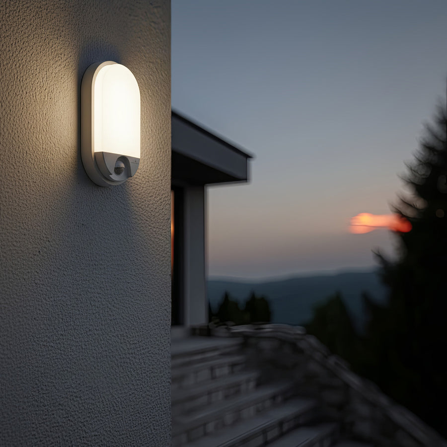 Lámpara LED con sensor de movimiento por infrarrojos 1100lm 15W IP54 blanco, blanco natural (4000K) MCE340 W Maclean Energy