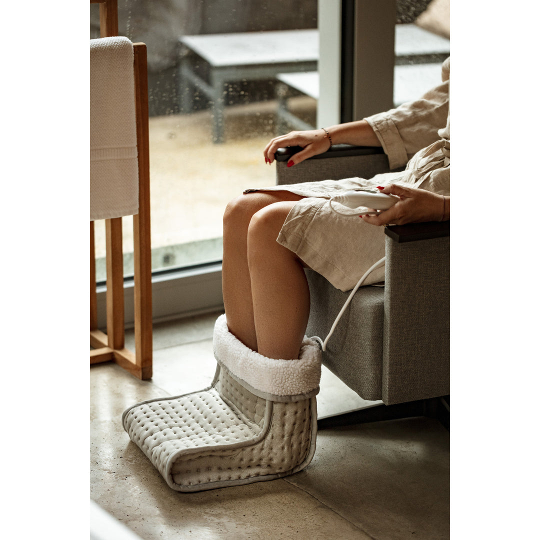 Calentador de pies eléctrico con mando a distancia LCD Adler AD 7432