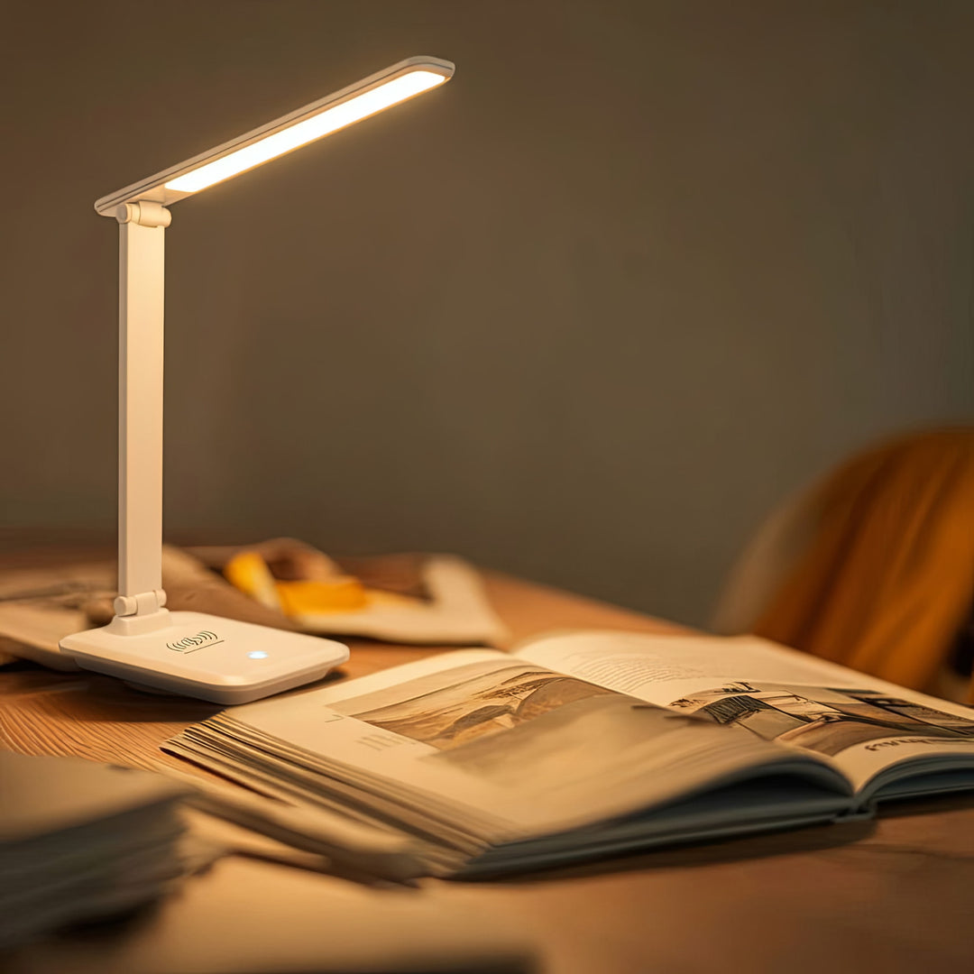 Lâmpada de mesa LED regulável Lâmpada de mesa de 9W com carregador de indução Qi