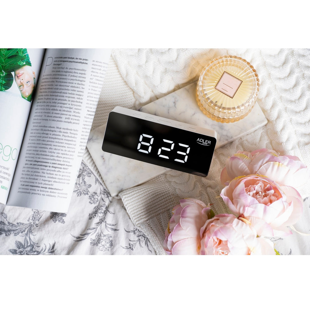 Reloj despertador con pantalla LED y termómetro Adler AD 1189 W
