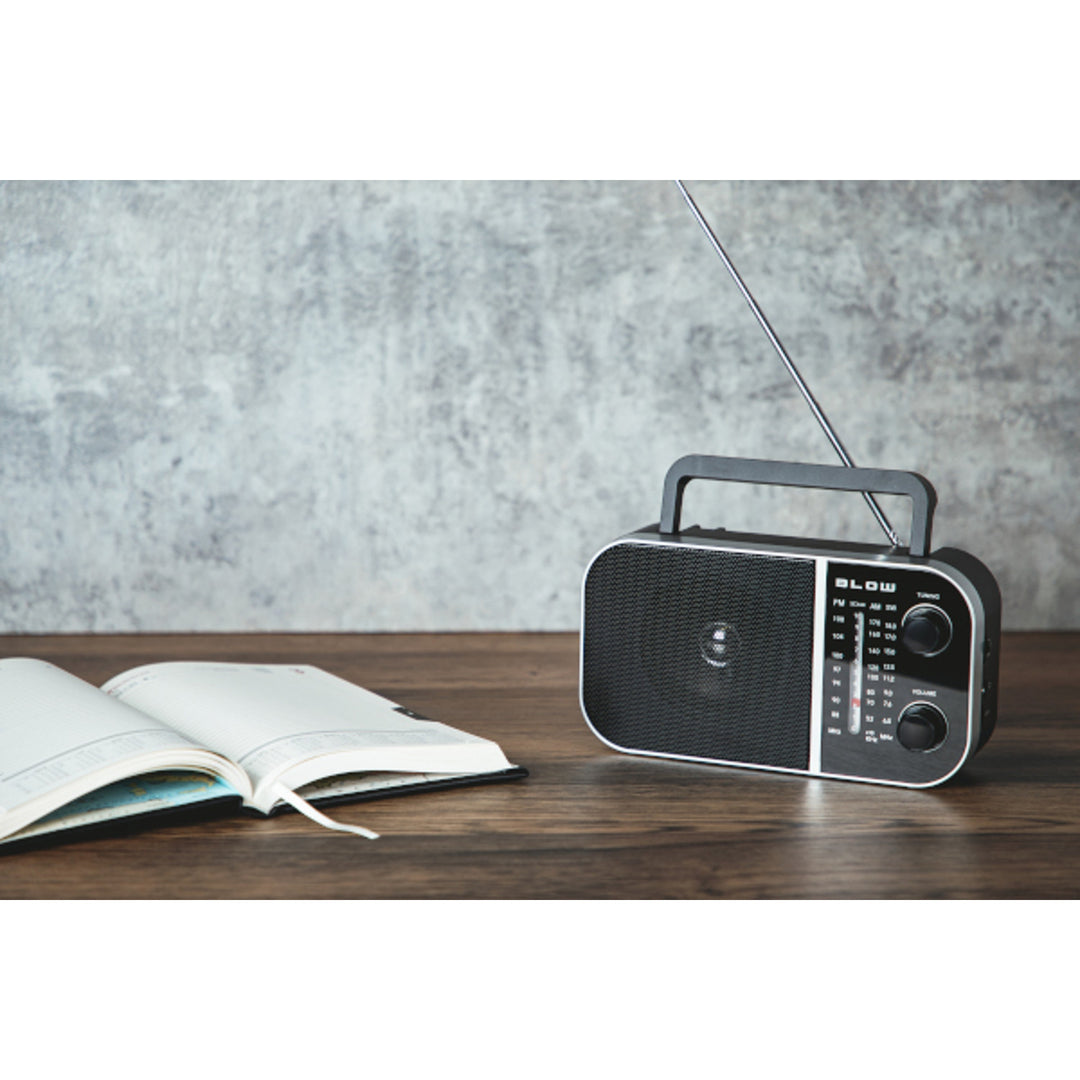Blow Radio analógica portátil AM/FM RA6 alimentada por pilas y red eléctrica