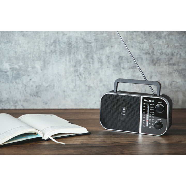 Blow Radio analógica portátil AM/FM RA6 alimentada por pilas y red eléctrica