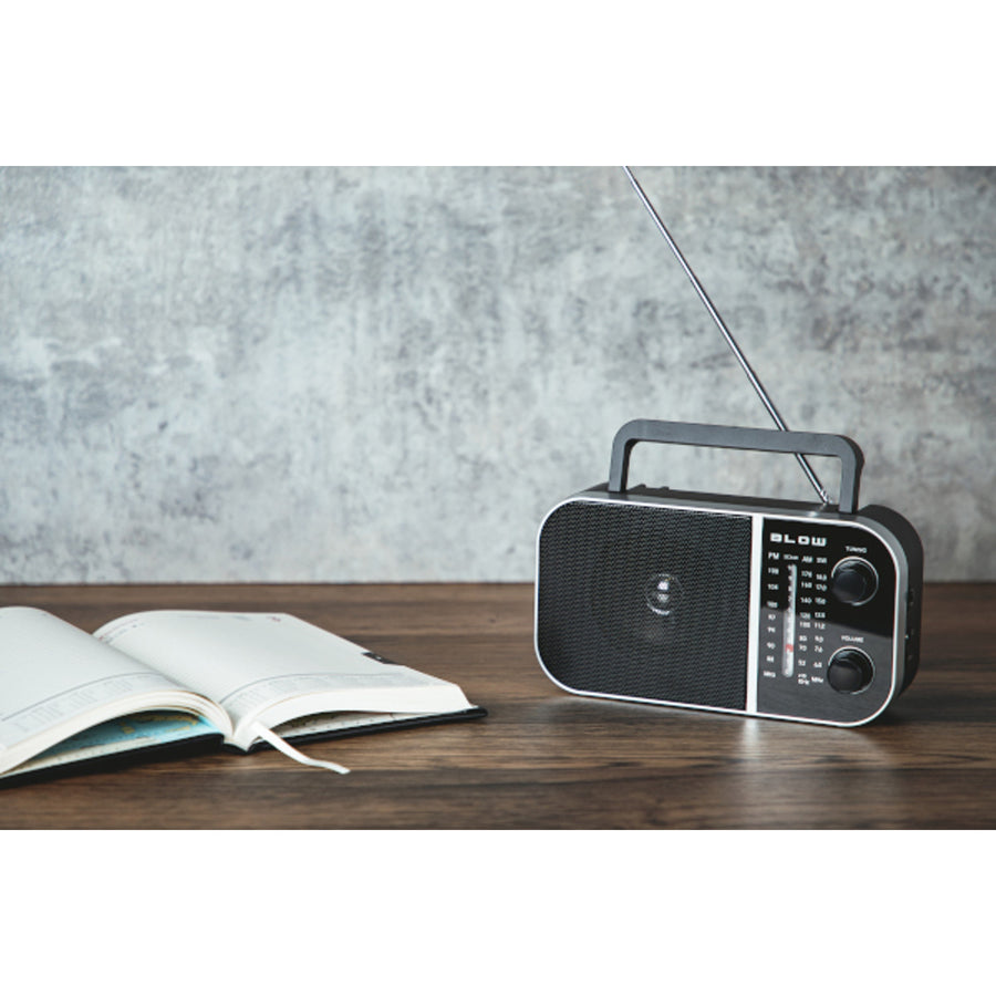 Blow Radio analógica portátil AM/FM RA6 alimentada por pilas y red eléctrica
