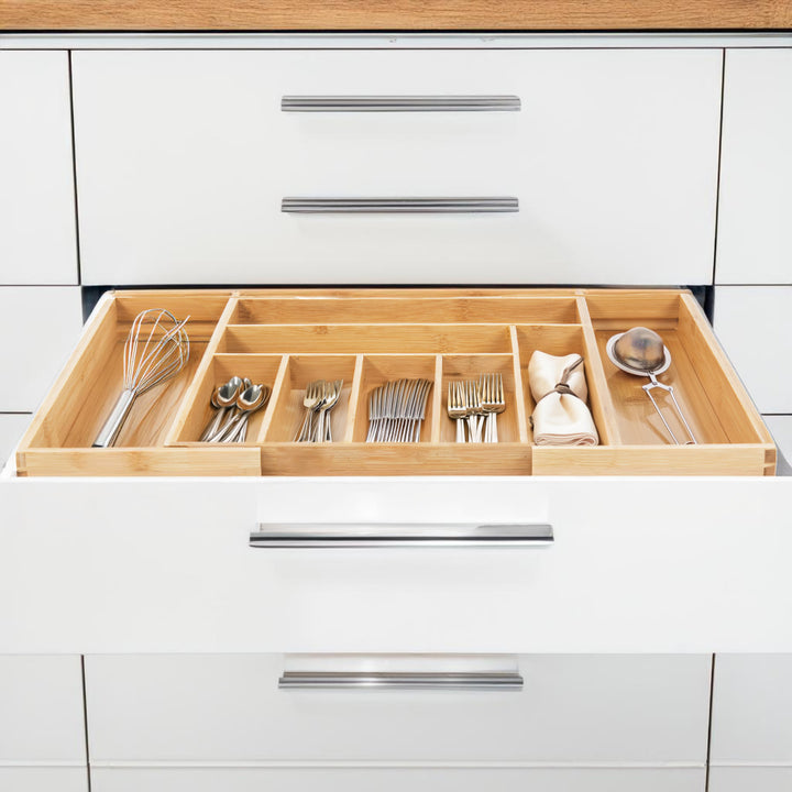 GreenBlue GB379 Organizador de Bambú para Cubiertos, Bandeja Extensible, 7 Compartimientos Básicos y 2 Extraibles para Utansilios de Cocina, Organización de Cajón de Cubertería, Dimensiones: 32,5-50x43x4,5cm