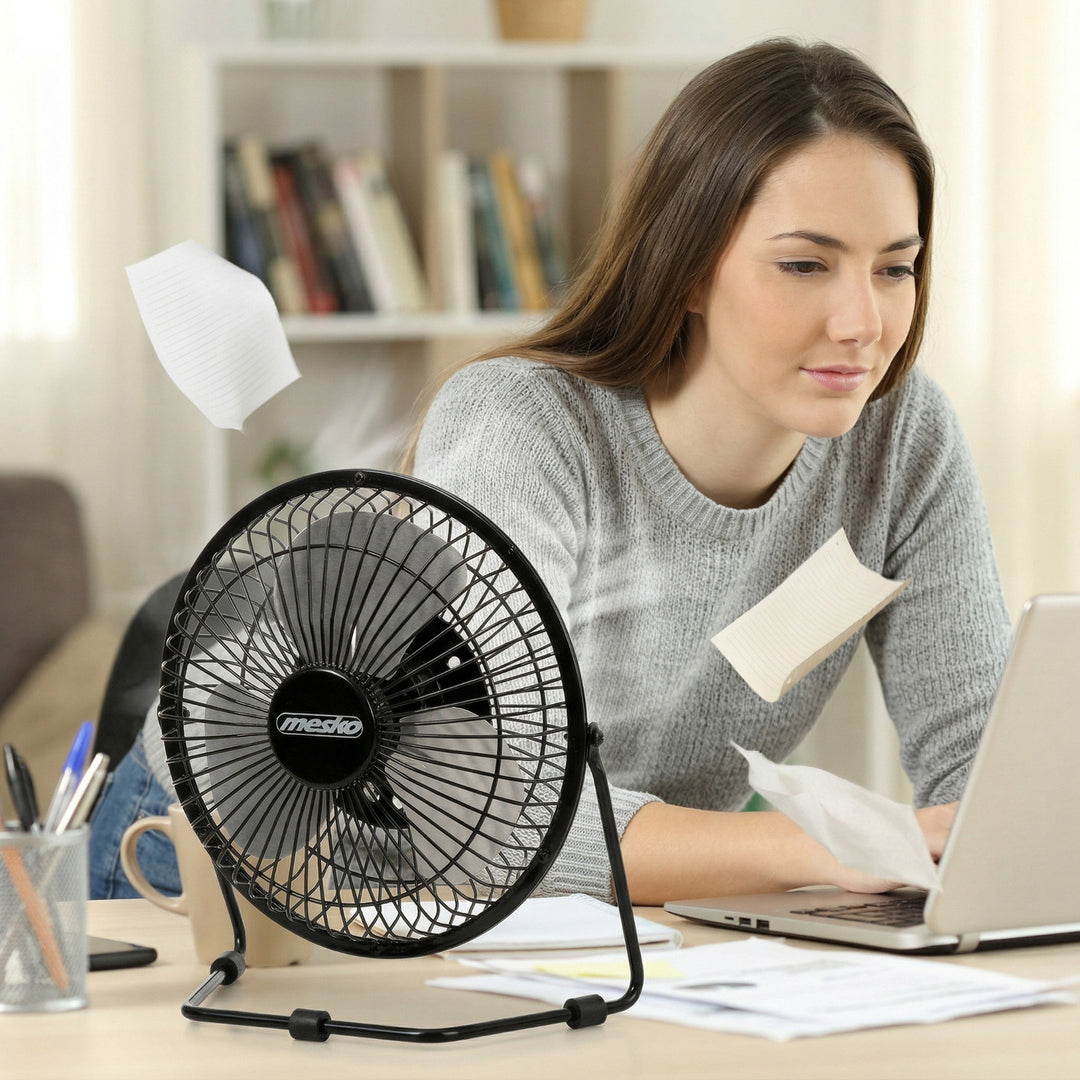 Ventilador de sobremesa Mesko, diámetro de 15 cm, alimentación por USB, oscilación vertical, MS 7322