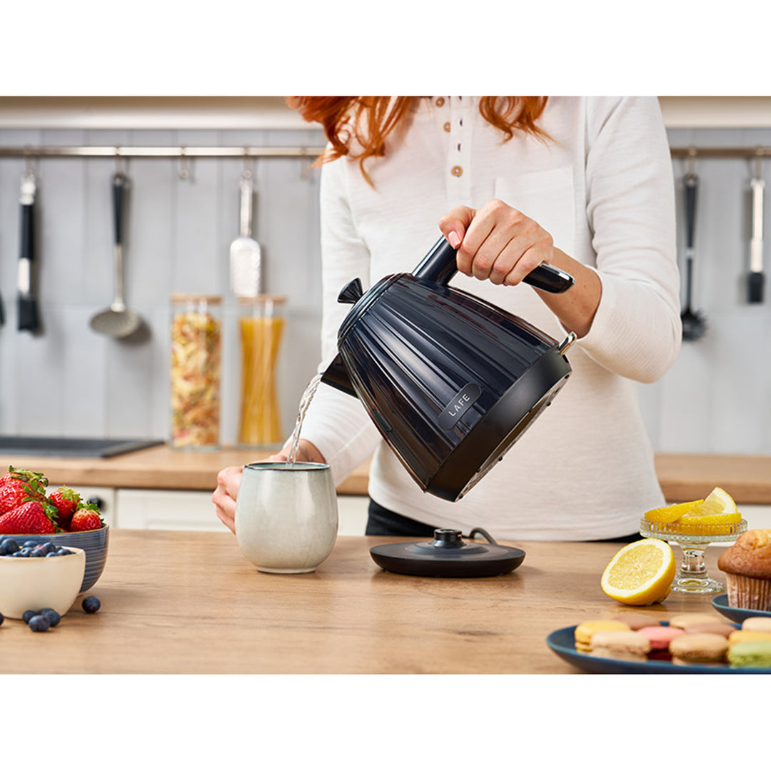 Chaleira Elétrica Lafe, Design Minimalista, 2200 W, 1,7 L, Preta,