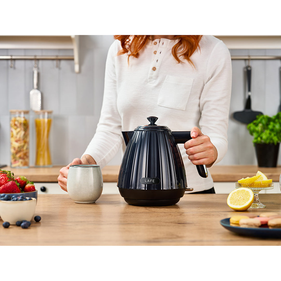 Chaleira Elétrica Lafe, Design Minimalista, 2200 W, 1,7 L, Preta,
