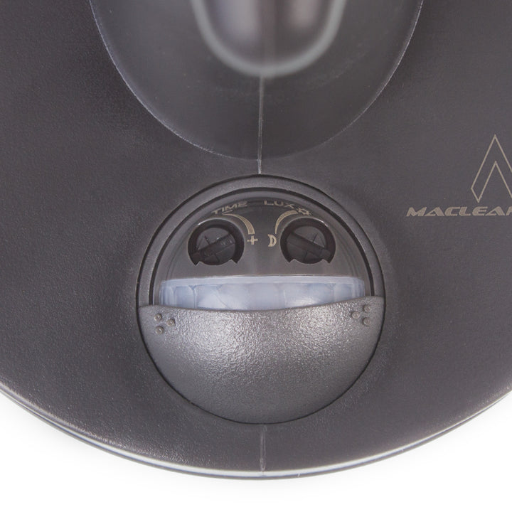 Maclean MCE518 GR Aplique 1xE27 con sensor, sensor de infrarrojos, carga máx. 60W, IP65, color gris + Maclean Energy MCE268 WW Bombilla de filamento LED E27, 8W 230V blanco cálido 3000K 1055lm retro edison decorativa