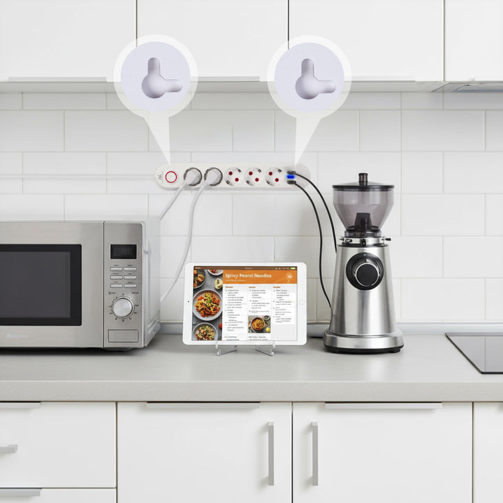 Regleta de enchufes Maclean, cable alargador de 5 tomas + 3xUSB, 110-240 V CA 50/60 Hz, 2,1 A máx. 2500 W, 1,5 m, blanco, MCE395 W