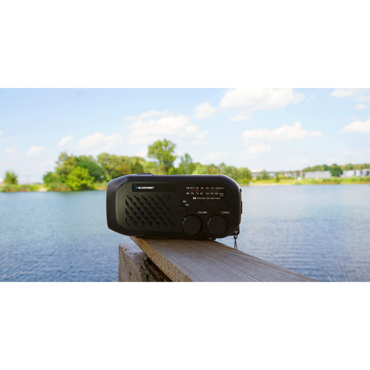 Rádio Blaupunkt alimentado por rede elétrica/bateria, lanterna LED, indicador SOS, antena, ER10