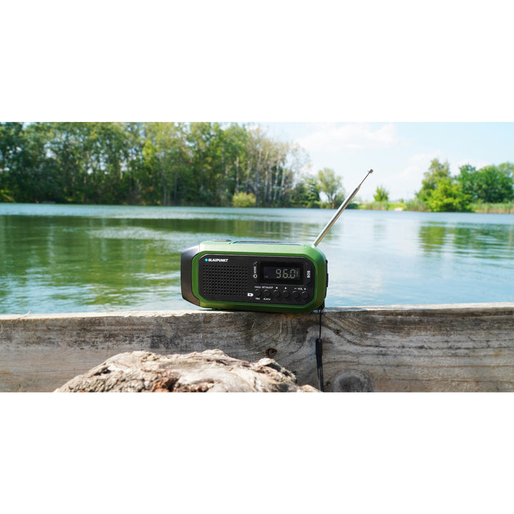 Rádio Blaupunkt alimentado por rede elétrica/bateria, lanterna LED, indicador SOS, antena, ER20