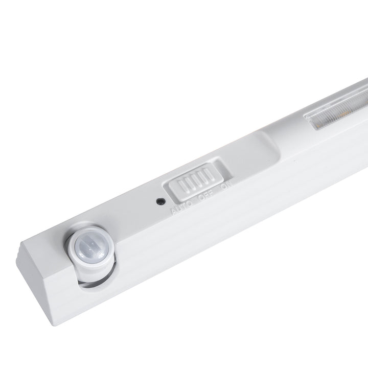 Lámpara LED Maclean, con sensor móvil, gancho, ON/OFF/AUTO, temp. 4000K, alcance 3m, MCE235 + 3x pilas alcalinas Varta Industrial AAA