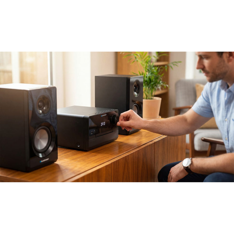 Microtorre Blaupunkt, potencia 100 W RMS, sintonizador DAB+, pantalla LED, radio FM, antena telescópica incluida, conector HDMI ARC, CD/MP3/USB/BT, reloj con función de alarma, MS49DAB