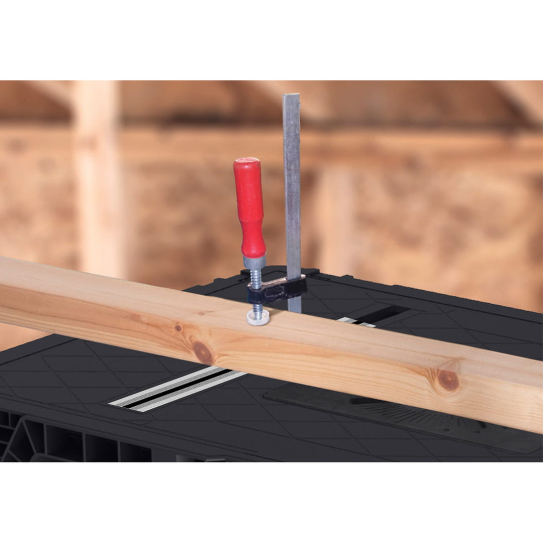 Mesa de taller portátil Keter Jobmade, capacidad de carga de 453 kg, patas antideslizantes, compartimento con abrazaderas debajo del tablero, 239985