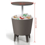 A mesa do bar do jardim: mesa de coquetéis e uma confortável geladeira Curver Outdoor