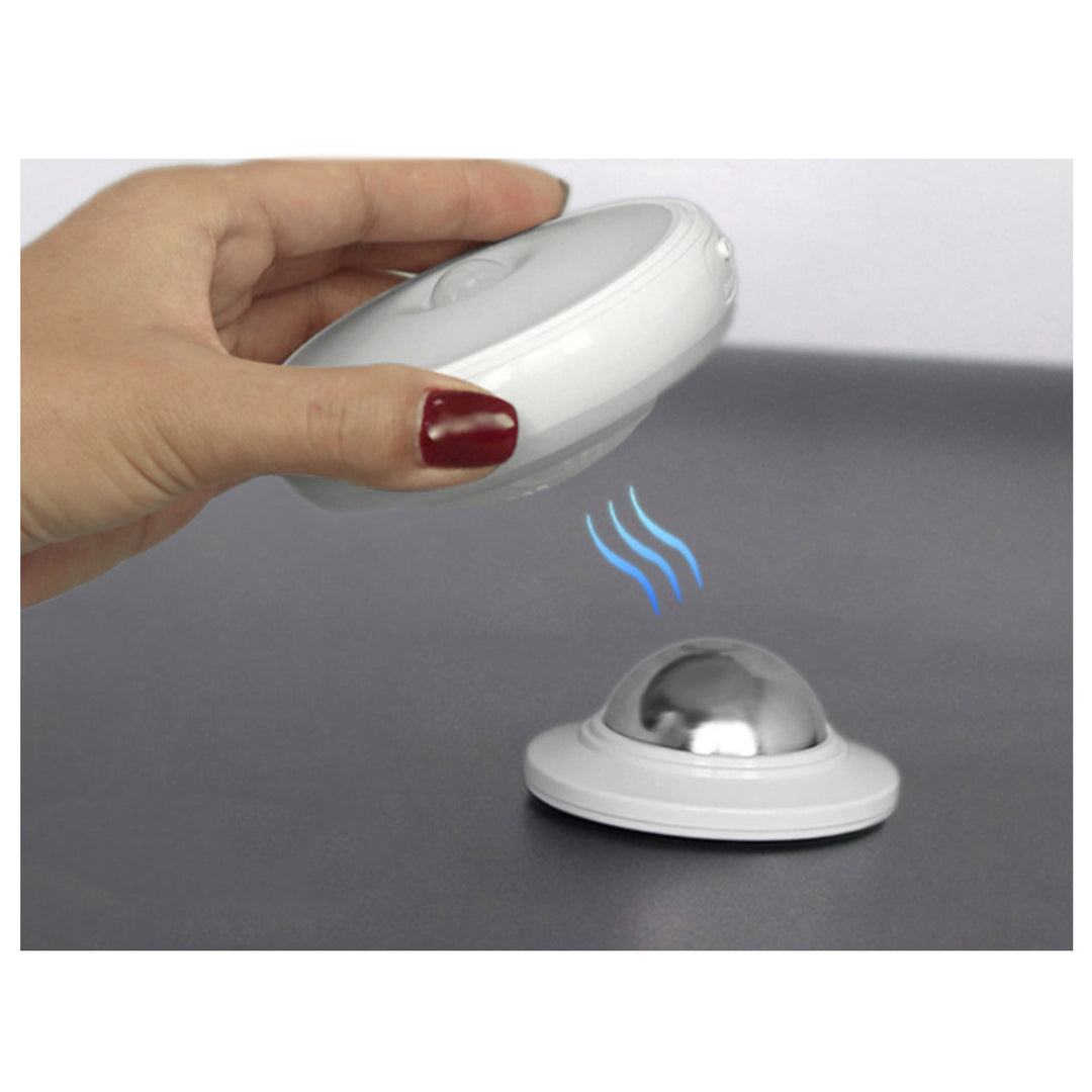 LAMPARA LUZ LED CON SENSOR DE MOVIMIENTO Y SENSOR CREPUSCULAR EN LA BATERIA MAGNES