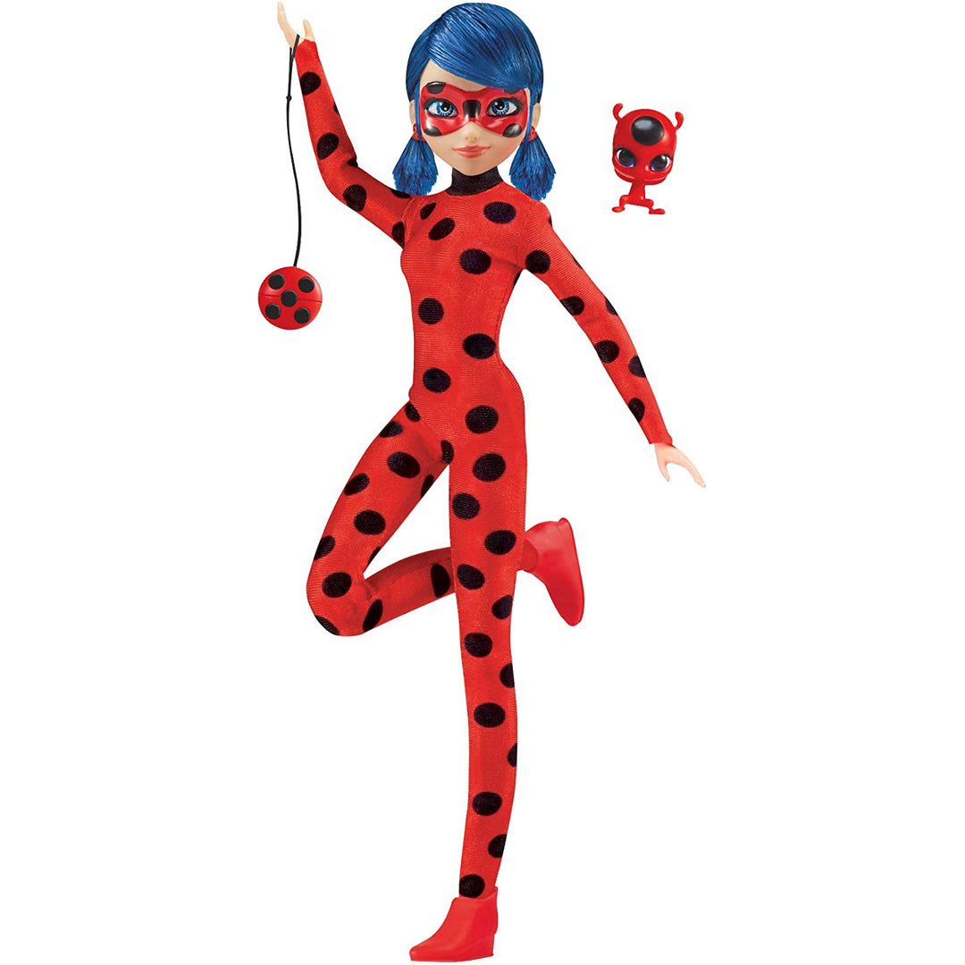 Boneca Joaninha Joaninha com acessórios em conjunto da série Miraculous